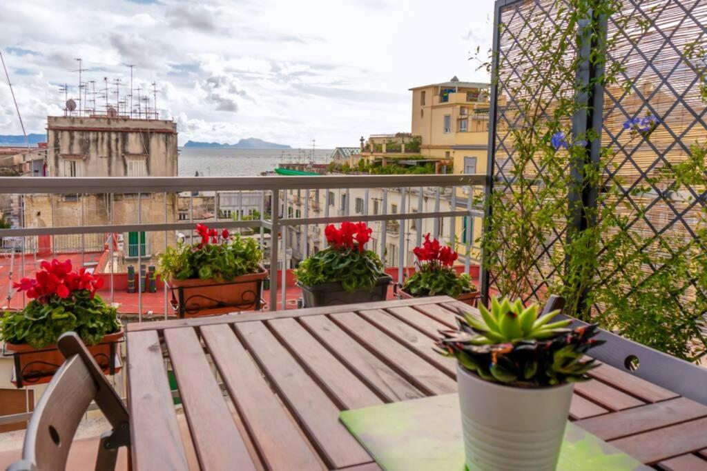 Apartamento La Finestra Sul Golfo Nápoles Exterior foto
