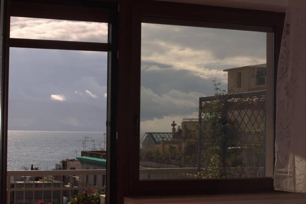 Apartamento La Finestra Sul Golfo Nápoles Exterior foto
