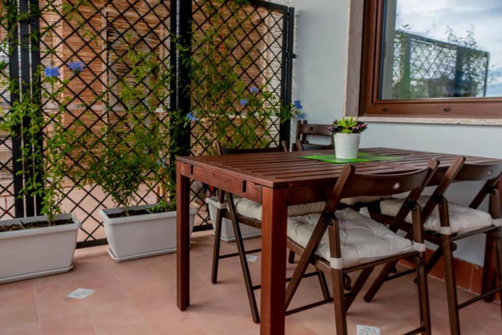 Apartamento La Finestra Sul Golfo Nápoles Exterior foto